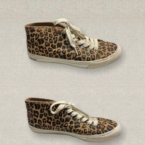 Woman’s SeaVees Leopard Print hi-top sneaker size 9